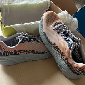HOKA Rincon 2 in Lunar Rock / Black Iris